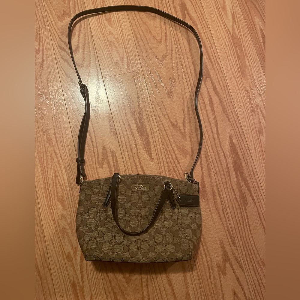 Coach Cross Over Purse, Brown.  Fair Conditionn